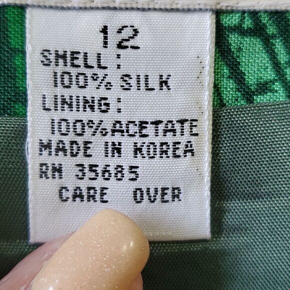 Evan-picone, 100 % silk skirt, completely line Beautiful shade of green.… - Picture 6 of 8